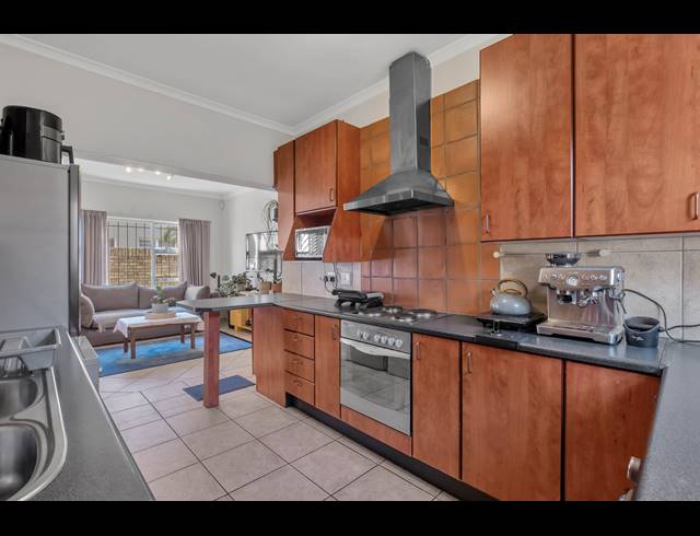 3 BEDROOM TOWNHOUSE FOR SALE IN LINDEN